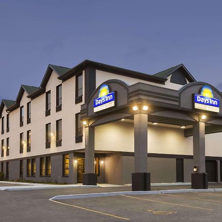 Days Inn By Wyndham Toronto East Lakeview Exterior photo