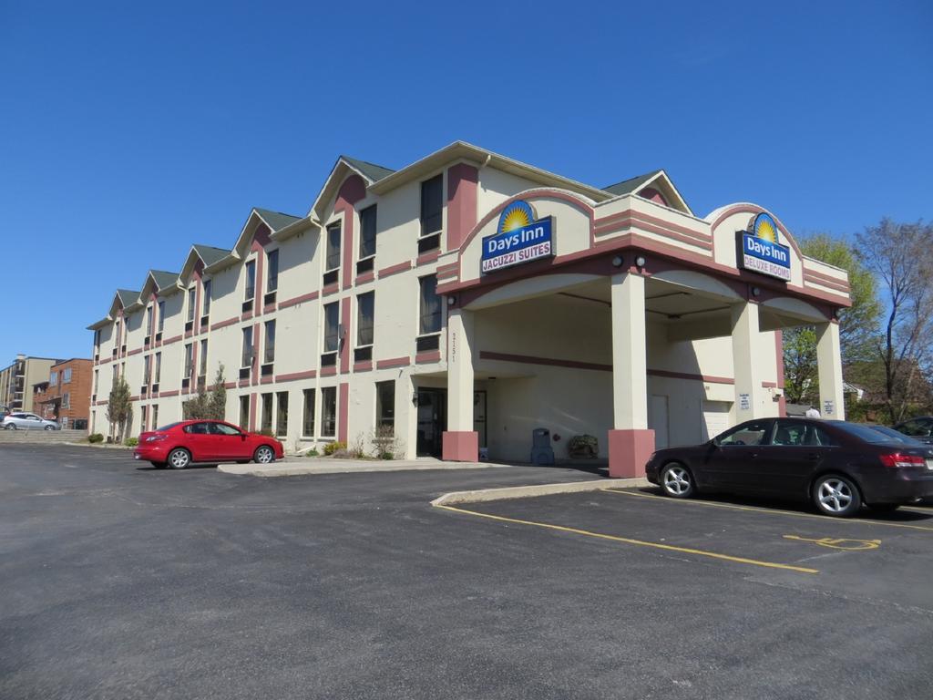 Days Inn By Wyndham Toronto East Lakeview Exterior photo