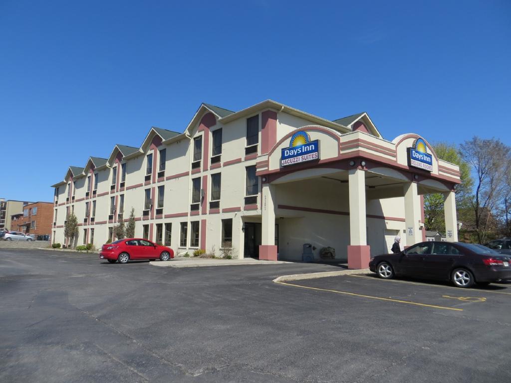 Days Inn By Wyndham Toronto East Lakeview Exterior photo