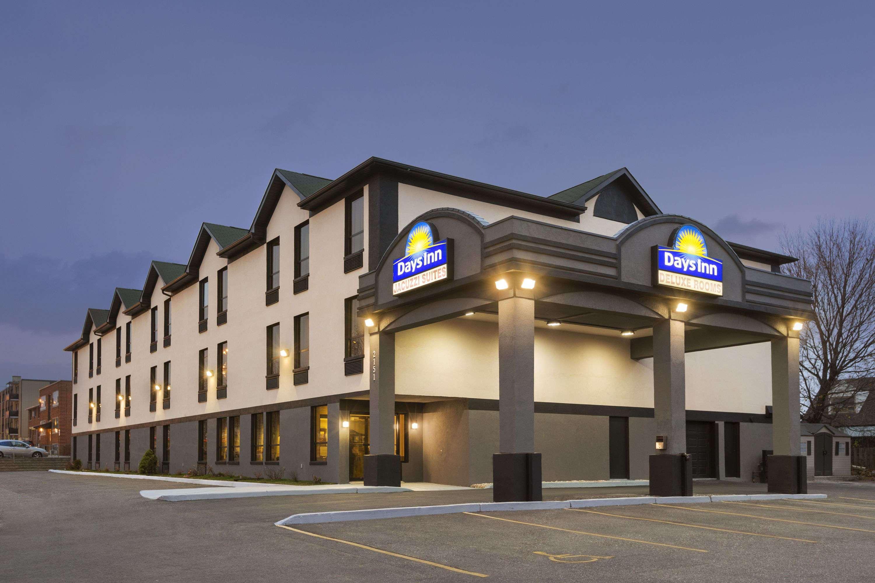 Days Inn By Wyndham Toronto East Lakeview Exterior photo