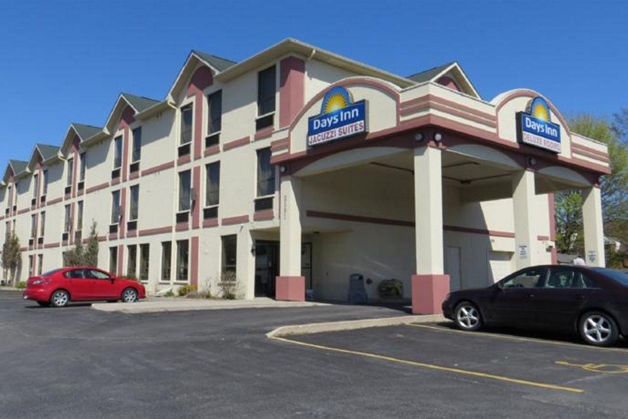 Days Inn By Wyndham Toronto East Lakeview Exterior photo